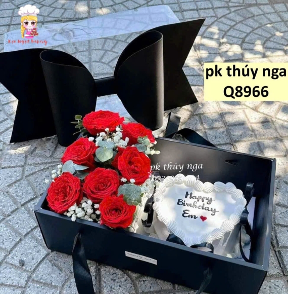 Hộp bánh kem kèm hoa tươi mừng lễ các dịp