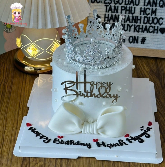 Bánh kem kim tuyến hot trend kèm nơ xinh