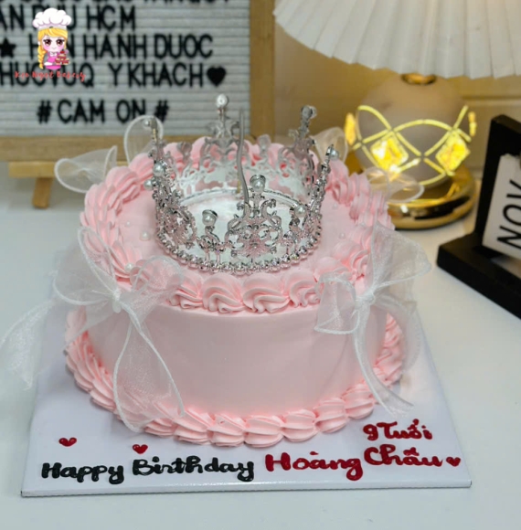 Bánh kem thổi kim tuyến tone hồng hot năm 2025