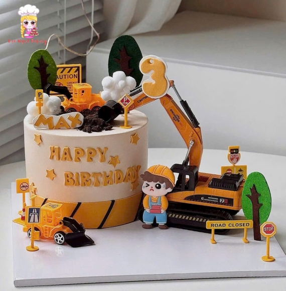 Bánh kem trang trí xe múc cho bé trai