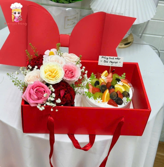 Set bánh hoa tươi và bánh kem kèm hộp nơ to xinh