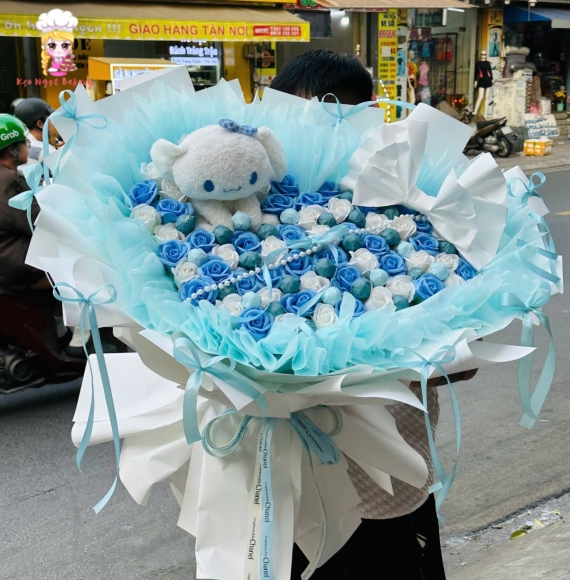 Mẫu bó hoa sáp tone xanh  mix gấu xinh tại Tân Phú