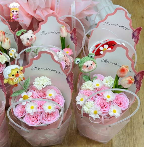 Mẫu bó hoa sáp kèm túi xách hot Tại Tân Phú