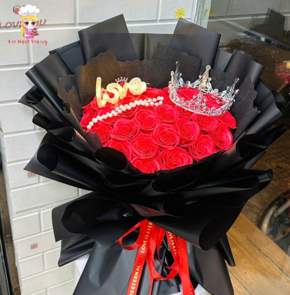 Mẫu bó hoa sáp tone đỏ hot 2026 kèm chữ love