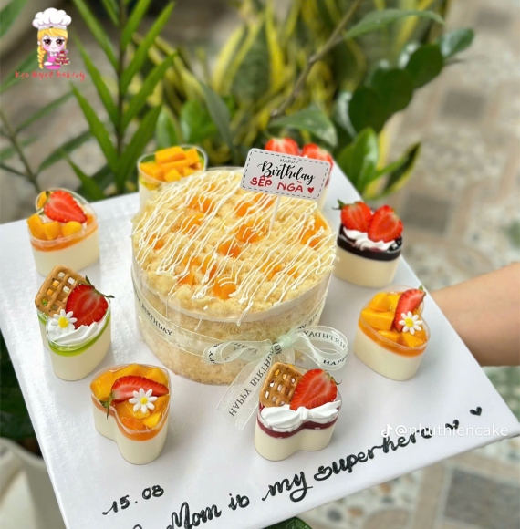 Bánh bông lan trứng muối mix panacotta