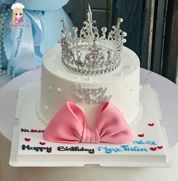 Bánh kem vương miện tone hồng 