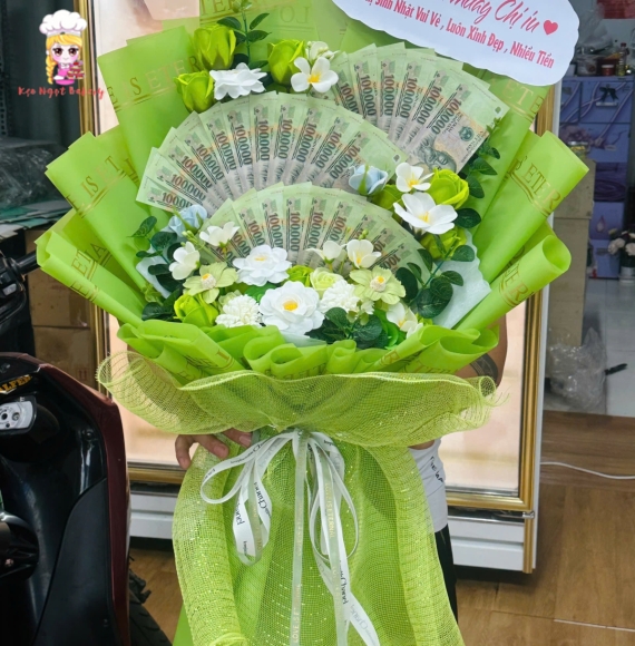 Bó hoa tiền xếp quạt cao cấp tờ 100k
