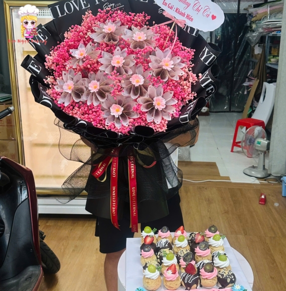 Combo hoa tiền kết hợp với bánh su dai