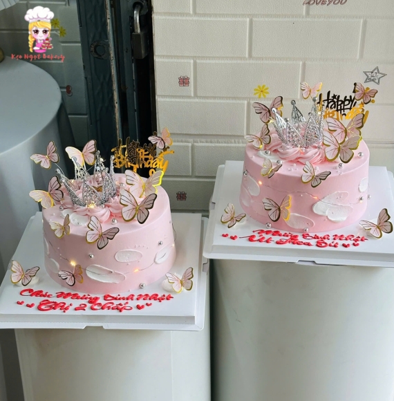 Bánh kem dành cho nữ tone hồng kết hợp phụ kiện bướm xinh hot