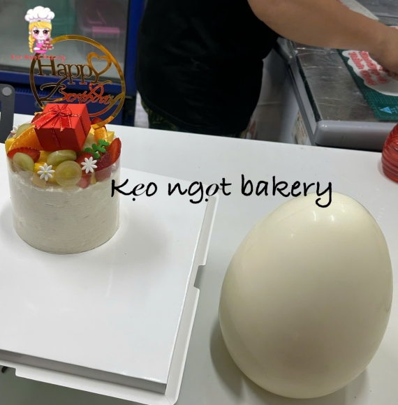 Bánh Trứng Quà Tặng Lãng Mạn Kết Hợp Hoa Tiền