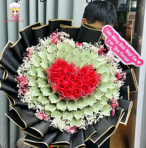 Hoa tiền 100k trang trí hình trái tim 