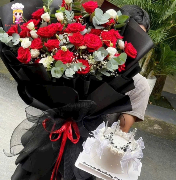 Combo hoa bánh kem tone đỏ hot hiện nay 