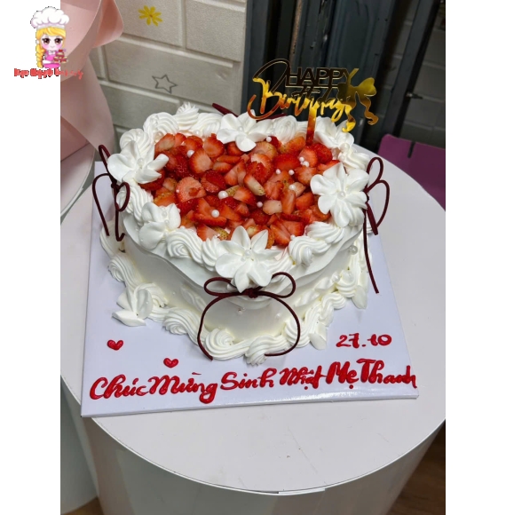 Bánh kem mẫu trái tim kèm trái dâu