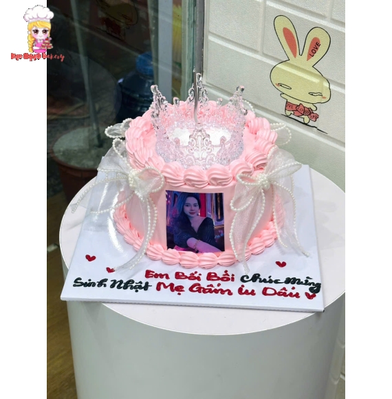 Bánh kem thổi kim tuyến tone hồng hot năm 2025