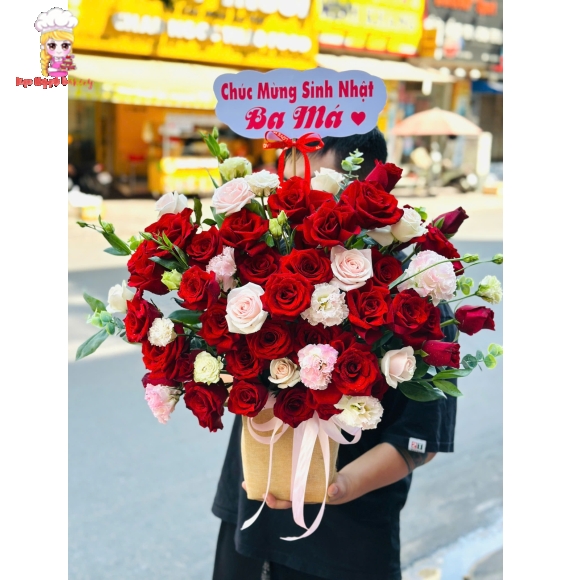 Giỏ hoa tươi tone đỏ hot tại tân phú