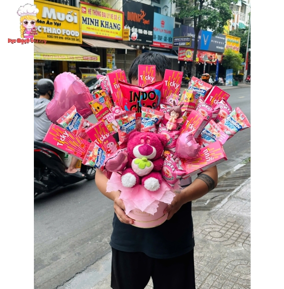 giỏ hoa gấu màu hồng kém các loại bánh 