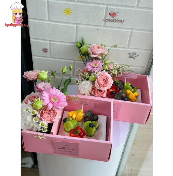 Combo bánh kem trái cây và hoa sáp tại Kẹo Ngọt