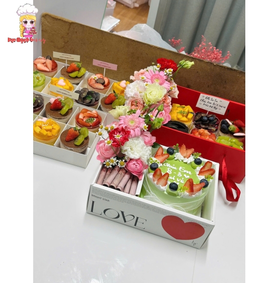 Combo hoa và bánh kem trang trí theo yêu cầu 