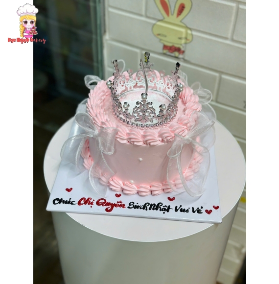 Mẫu bánh kem tone hồng hot trend năm nay