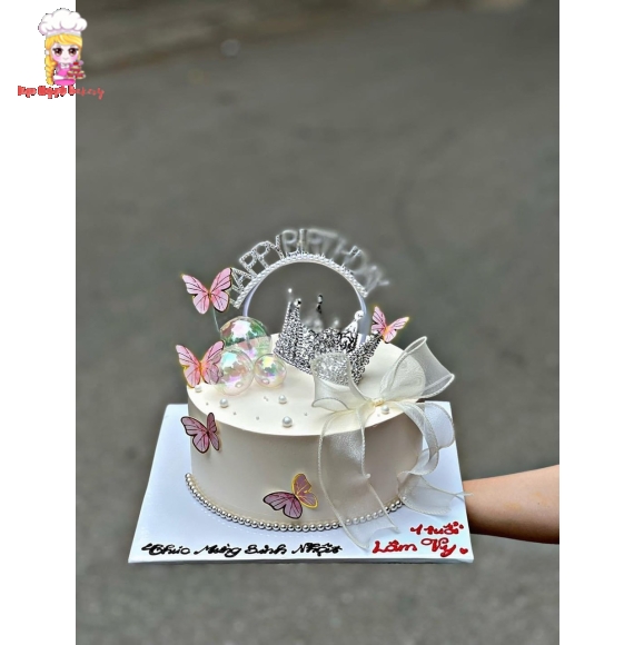 Bánh kem vương miện trắng cày HappyBirthDay