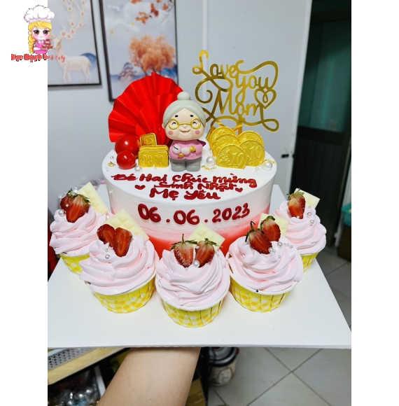 Mẫu bánh tặng mẹ kèm cup cake