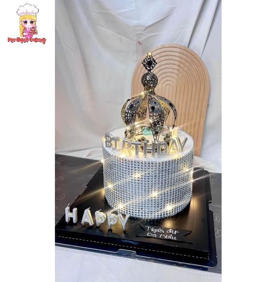 Bánh kem vương miện đen hoàng gia