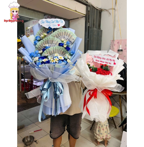 Hoa tiền sếp quạt và hoa sáp tone đỏ