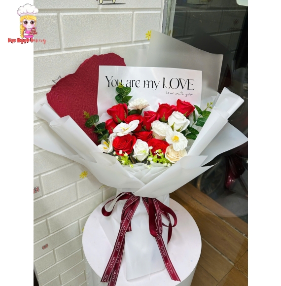 Mẫu bó hoa sáp tone đỏ trắng mix theo yêu cầu
