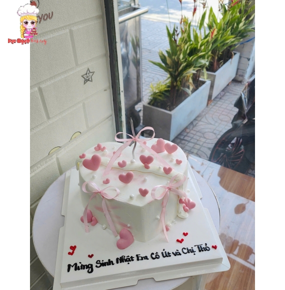 Mẫu bánh kem dành cho nữ trái tim trang trí
