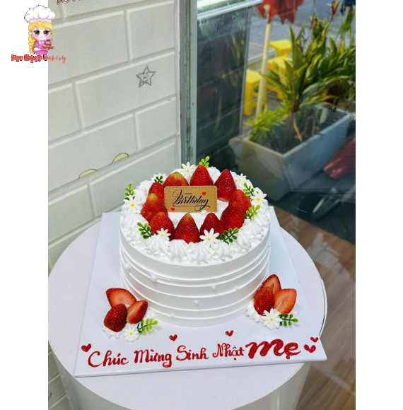 Bánh kem trang trí dâu tây tặng mẹ 