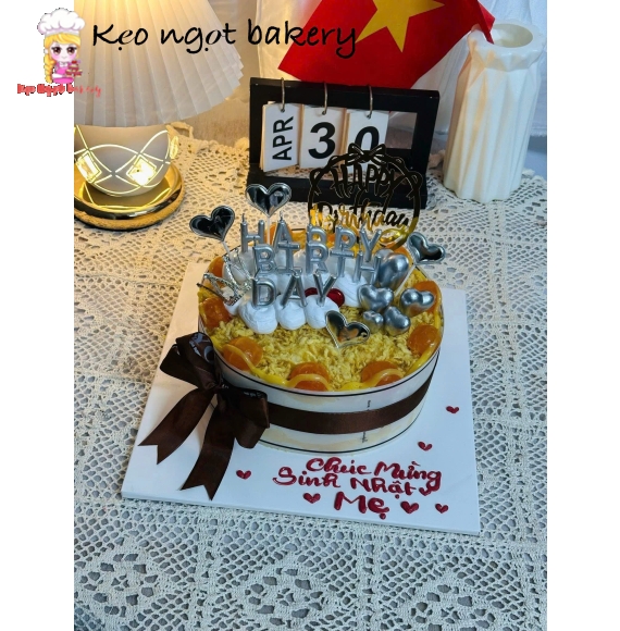 Bánh kem bông lan trứng muối tặng sinh nhật mẹ 
